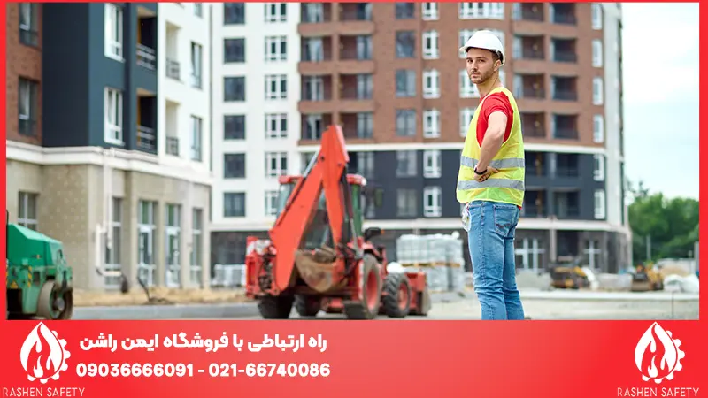 ایمنی در فصل بارندگی؛ تجهیزات ضروری برای کارگران ساختمانی 5 لباس کار فصل بارندگی